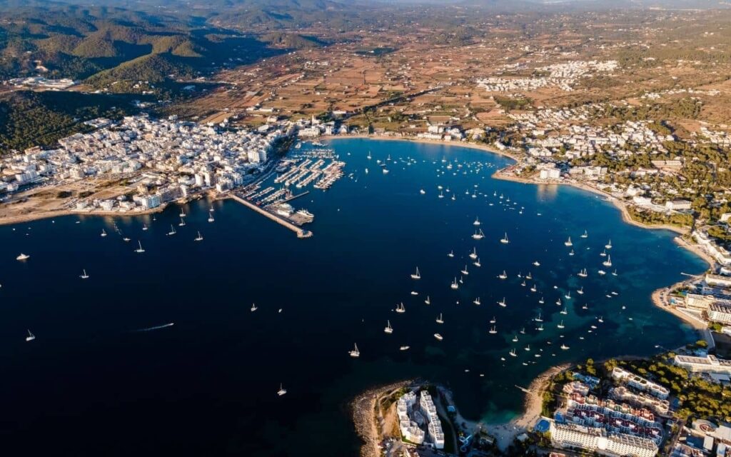 Terreno urbano para plurifamiliar en Bahia San Antonio